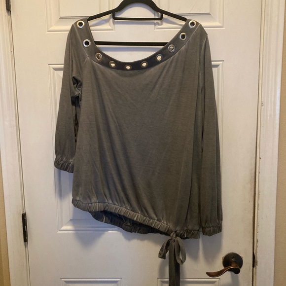 VENUS Tops - Venus Brand Off Shoulder Top, Size 1X. Silver metal detail around neck
